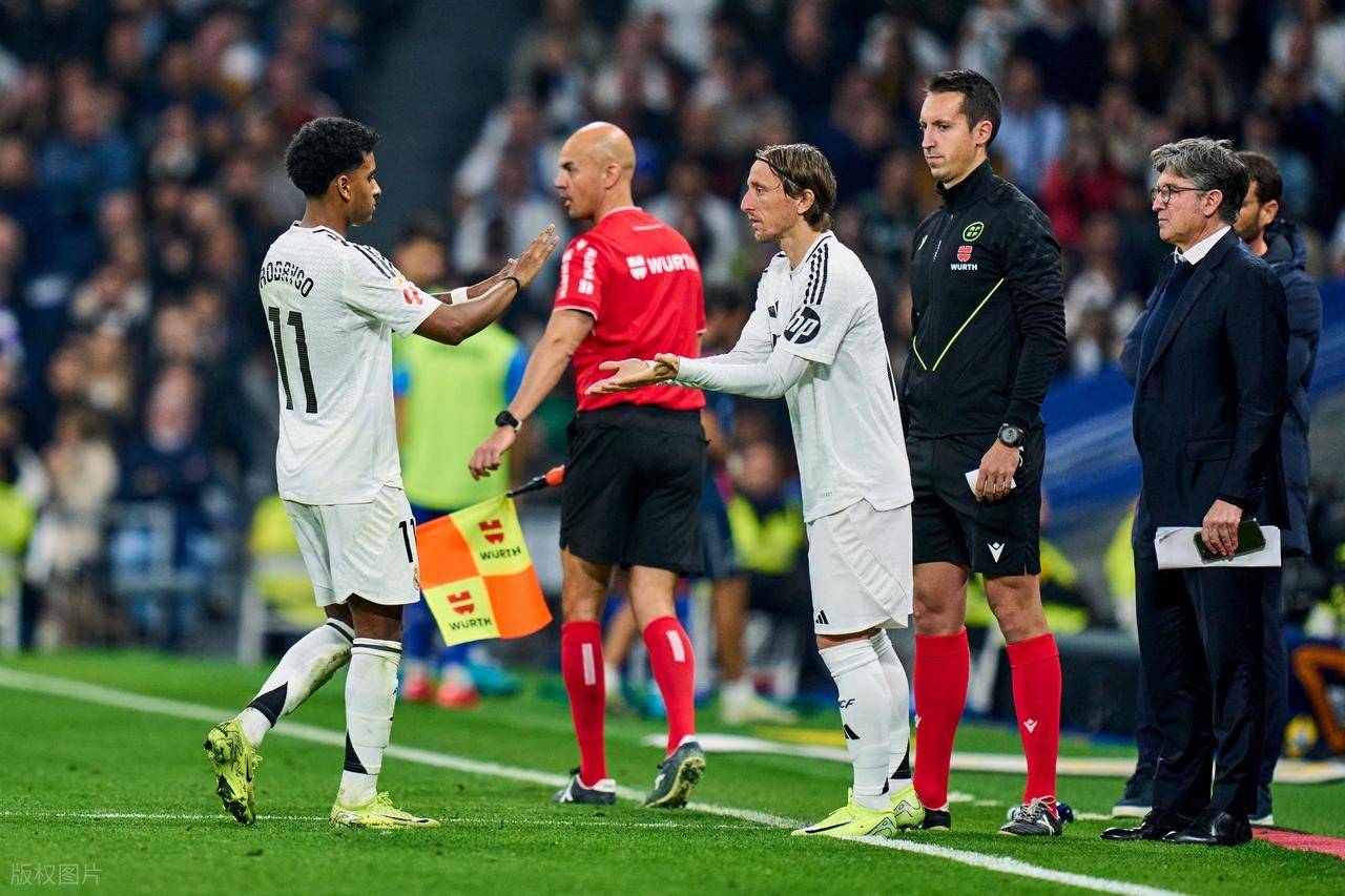 九游体育-包含欧超杯赛后再迎强敌，罗马篮板制胜，主帅态度——震撼外界，身体对抗强度拉满的词条