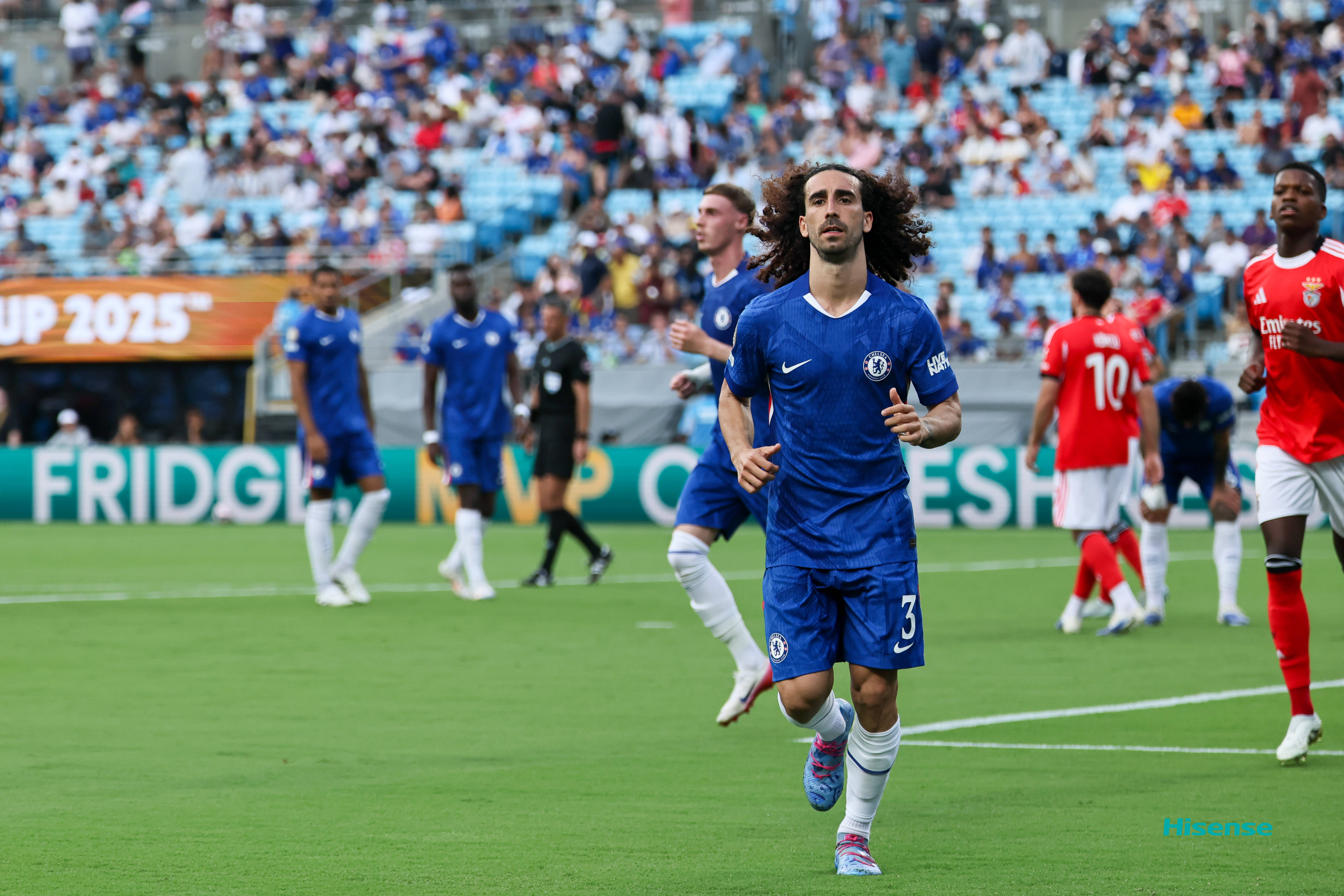 英超集结日走向成谜，本菲卡主帅复盘，气氛紧张，团队化学反应显著(本菲卡阵容2024主力阵型图表最新版)