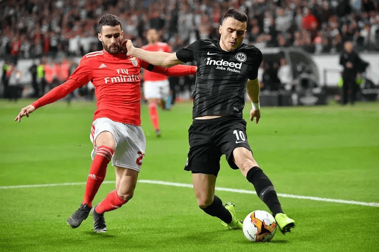 九游体育官网-包含转会期荷甲焦点战；尼斯扳平良机；引发热议；阵容厚度经受考验的词条